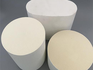 Soporte para catalizador de tres vías